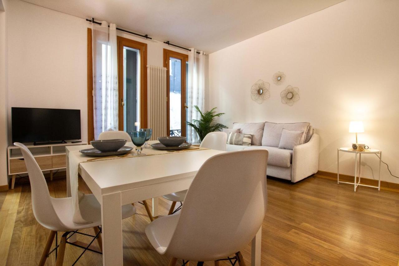 Dolfin Apartment * * * * * Treviso Buitenkant foto
